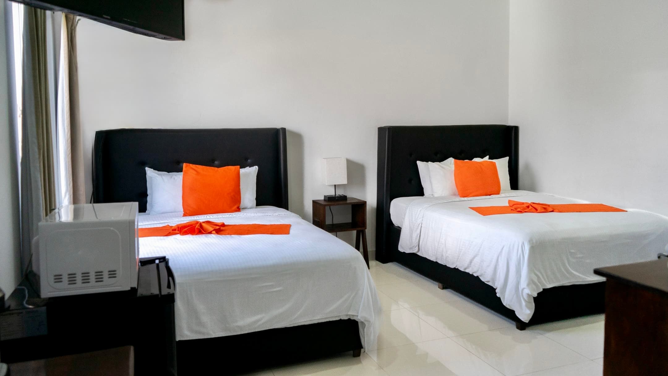 REGULAR DOUBLE QUEEN BEDS