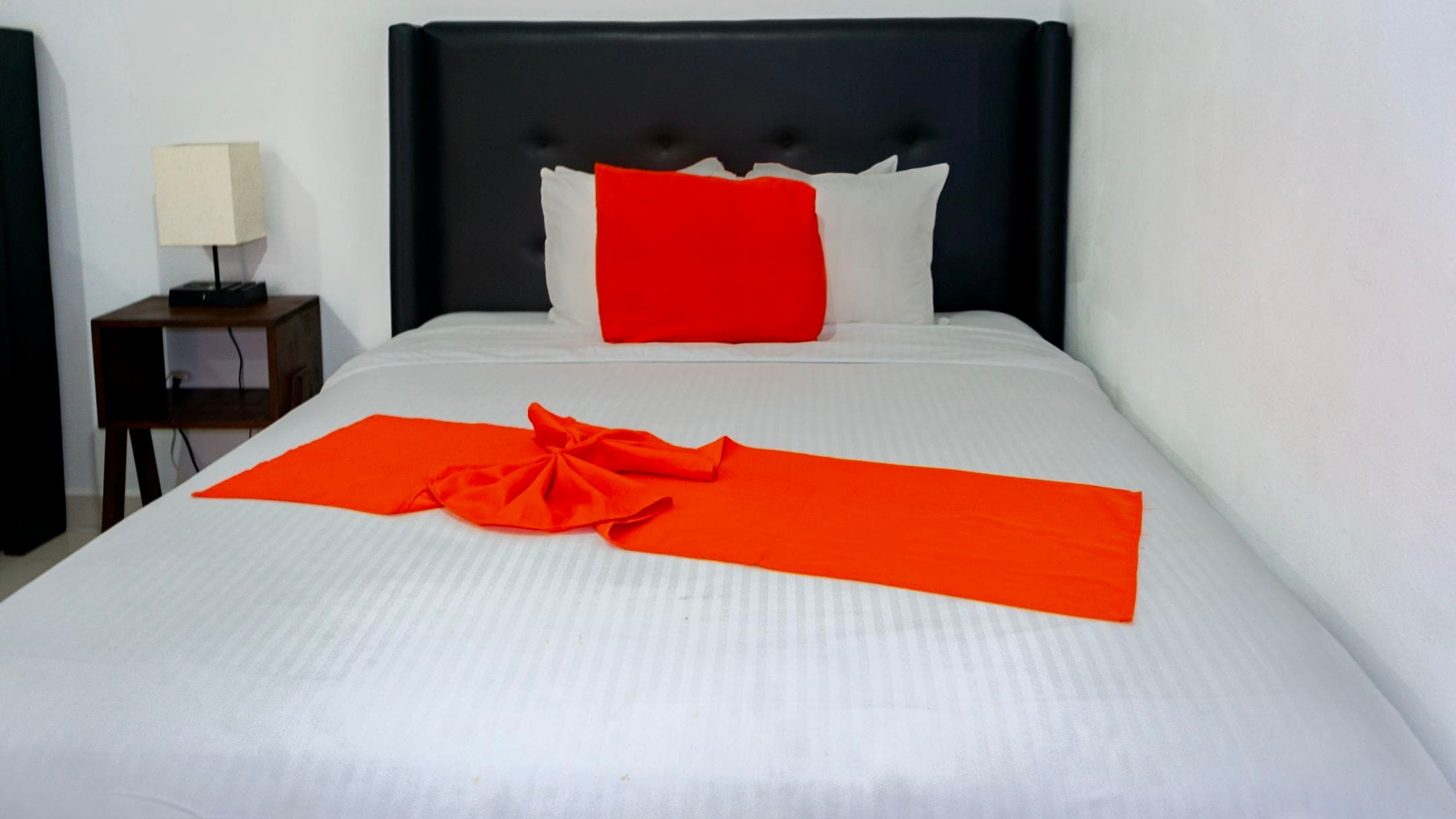 REGULAR DOUBLE QUEEN BED