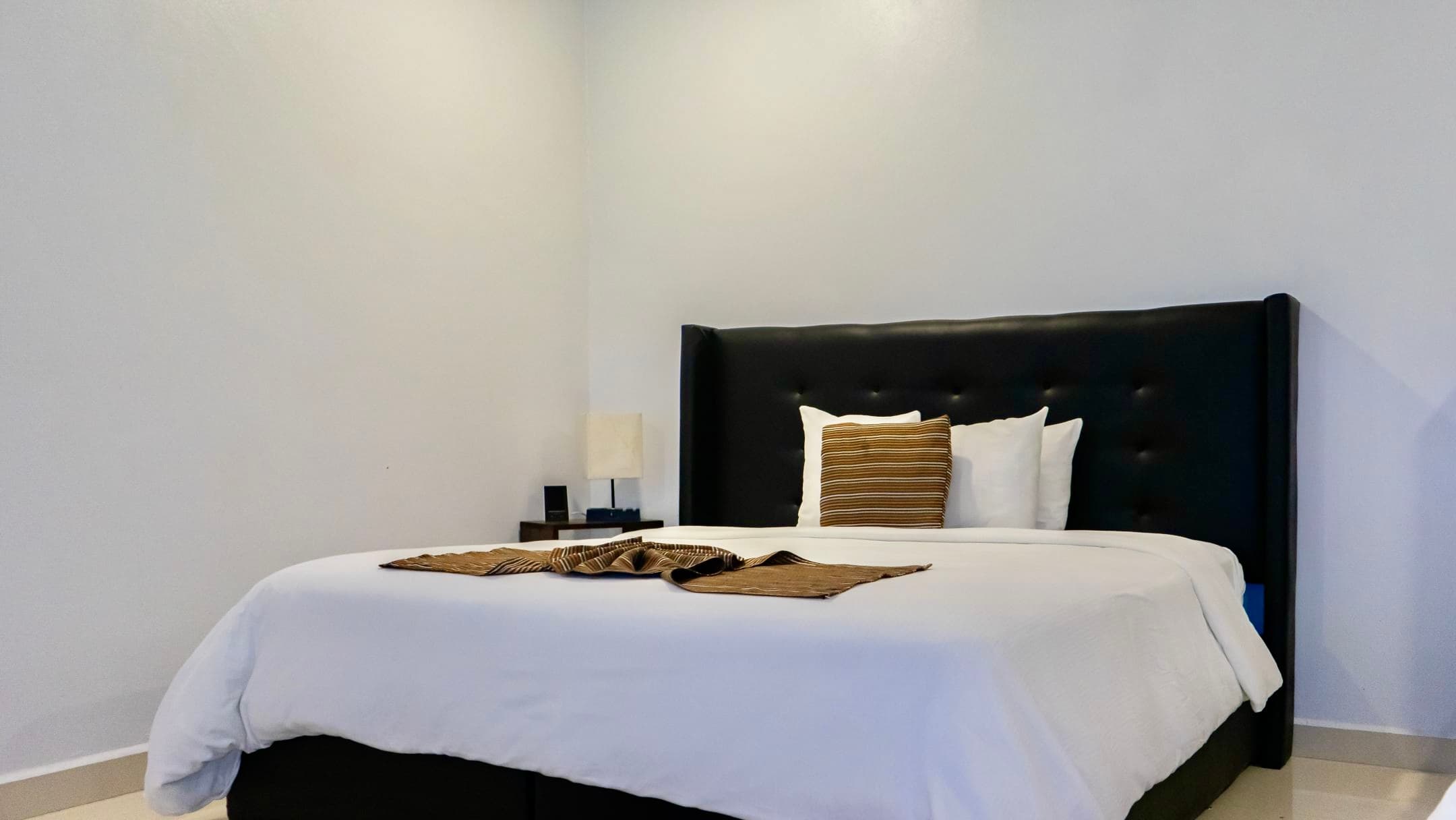 LARGE DOUBLE BEDROOM KING BED