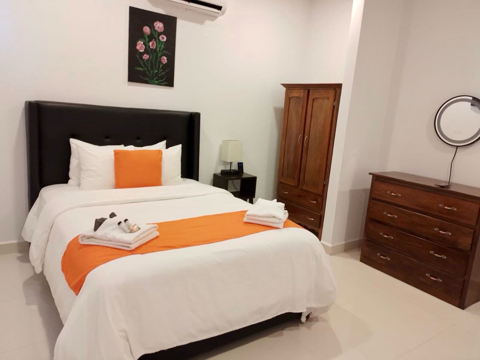 Ground floor bedroom with Queen size bed and amenities