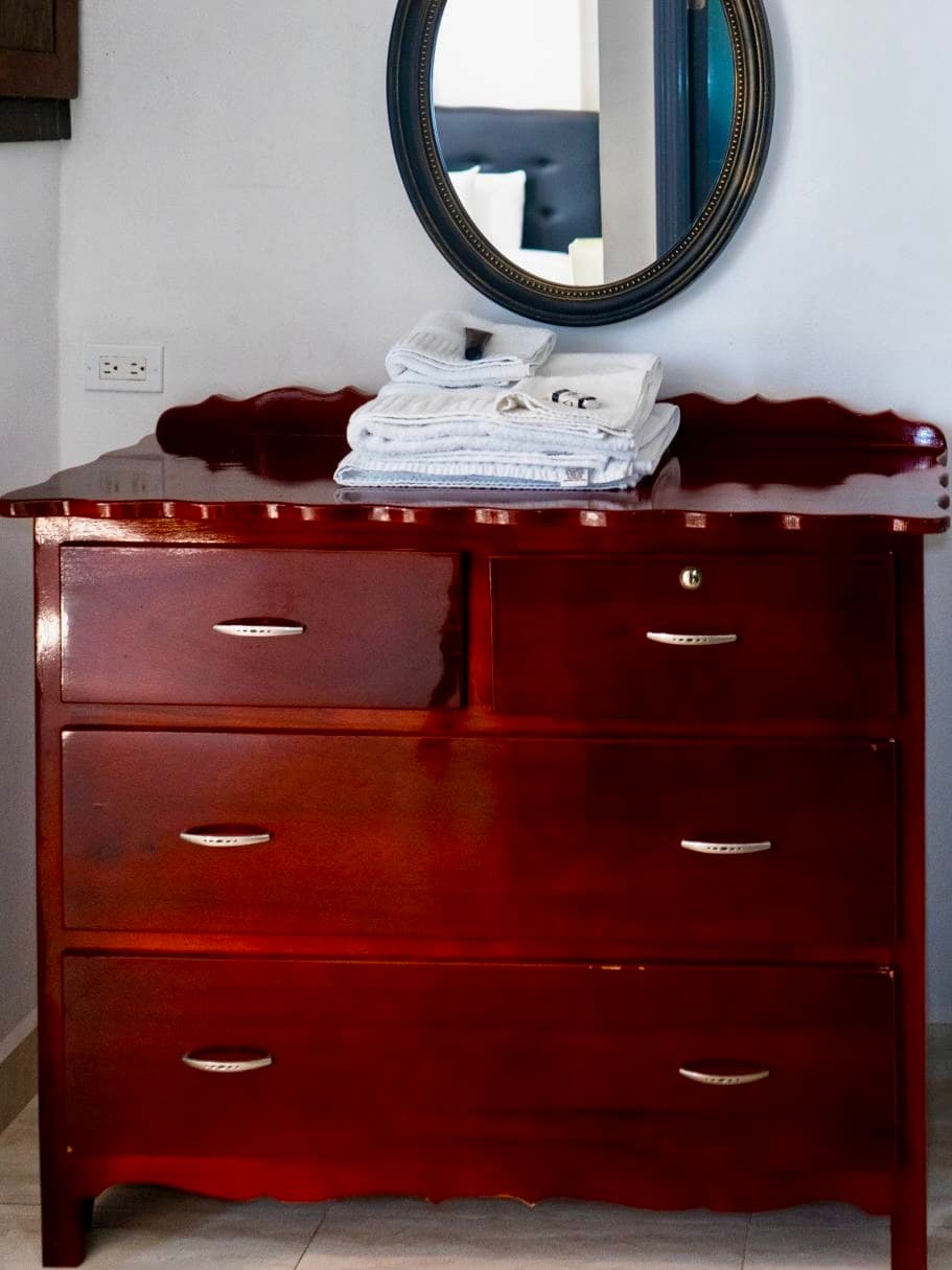 DRESSER IN SUITE