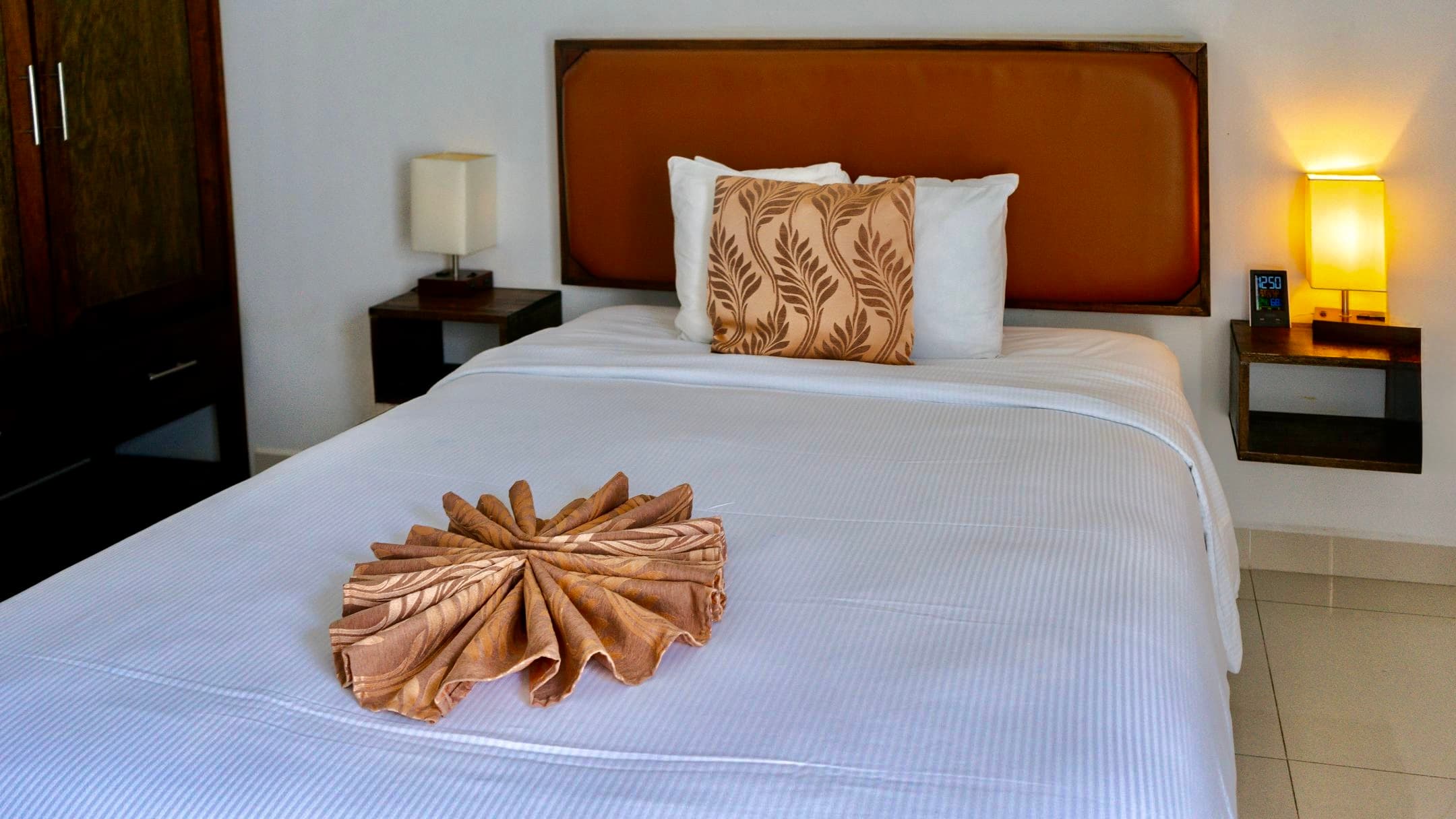 SECOND FLOOR QUEEN BED