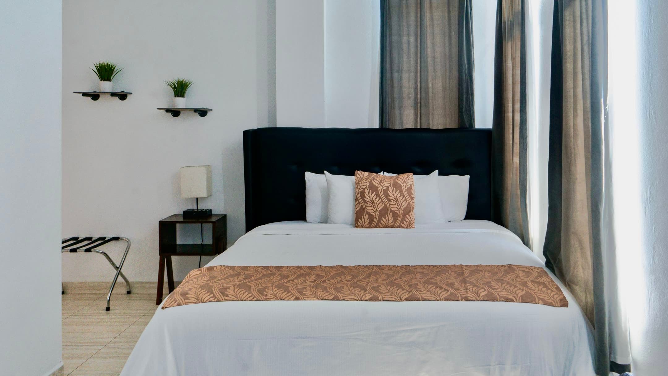 KING BED IN SUITE