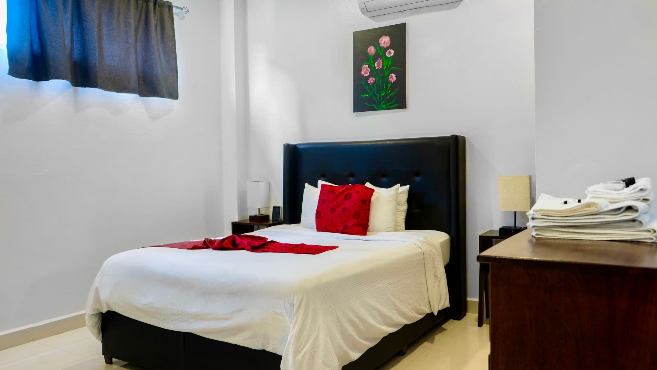 STANDARD ROOM ENTRANCE VIEW