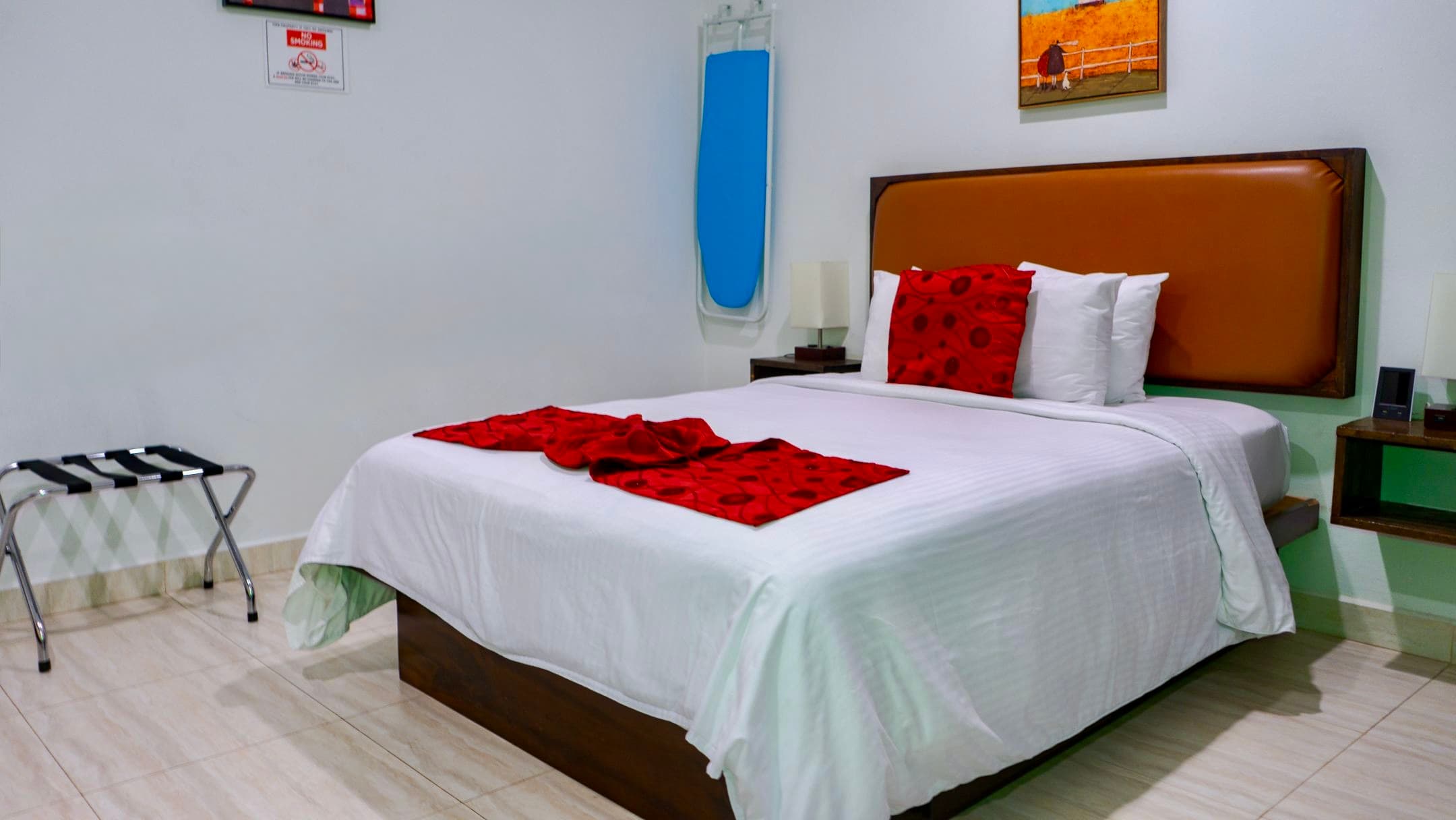 FAMILY BEDROOM QUEEN BED